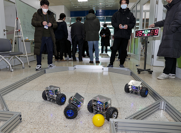 영남대 로봇축구대회…기계·전자·ICT 등 융합기술 선보여